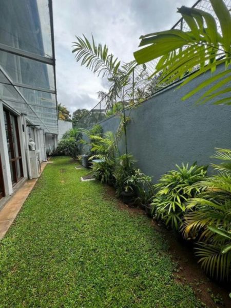 Exterior - 07 Bedroom Unfurnished House for Sale in Colombo 07 (A6463)