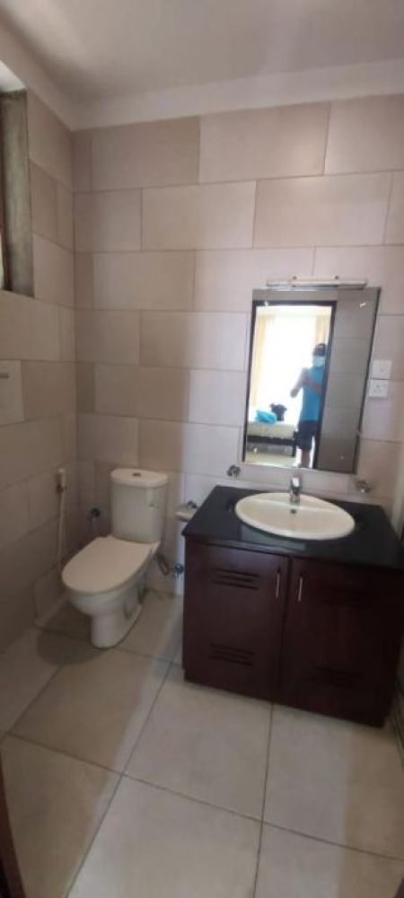 Bathroom - Apartment For Sale in Colombo 06 