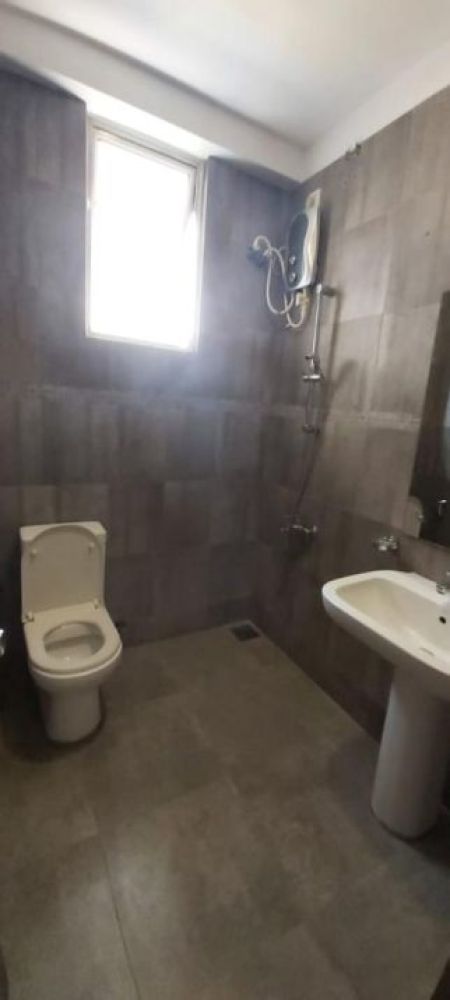 Bathroom - Apartment For Sale in Colombo 06 