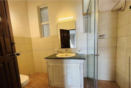 Bathroom - Super Spacious 3 Bed Apartment in Colombo 07 for $1099 | Best Deals from ZOOM REAL ESTATE Top Realtor Romesh MALCOLM 