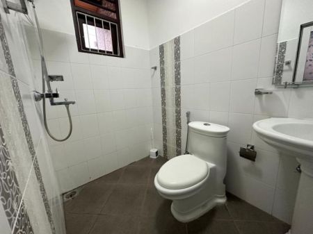 Bathroom - Kalubowila 2-Story House – Fully Furnished for Short-Term Rental. (CSAH101)