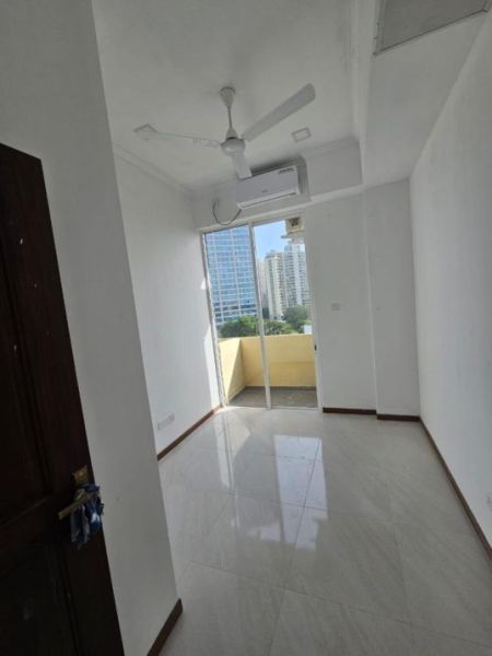 Bathroom - 3BR Apartment For sale in Colombo 5- PDA327