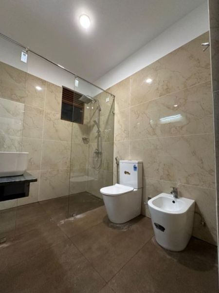 Bathroom - Brand New 6 Bedroom Luxury House for Sale – Piliyandala | LKR 150,000,000 (Negotiable) (EM182RK)