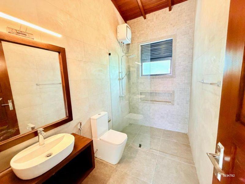 Bathroom - House for sale in Battaramulla