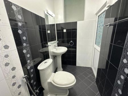 Bathroom - Fully Furnished 2-Story House Available for Short-Term Rent in Kalubowila. (CSAH101)