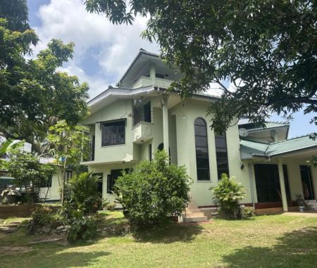 Exterior - Spacious 7-Bedroom House for Sale in Kottawa
