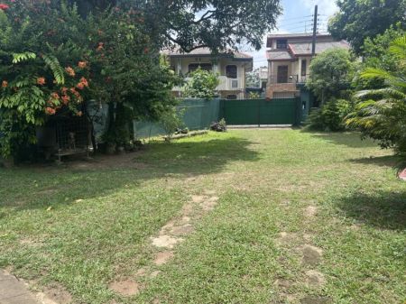 Exterior - Spacious 7-Bedroom House for Sale in Kottawa