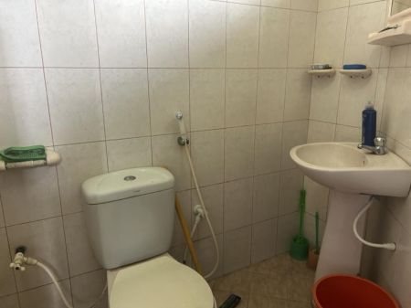 Bathroom - Spacious 7-Bedroom House for Sale in Kottawa
