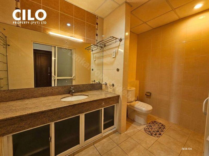 Bathroom - Apartment for sale in Colombo 8