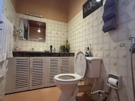 Bathroom - 14 Perch Property with House for Sale in Jambugasmulla Mawatha, Nugegoda