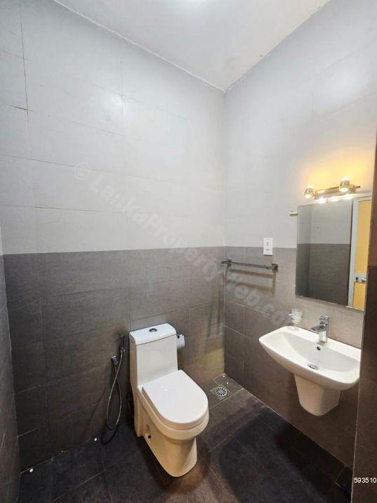 Bathroom - Apartment for rent in Dehiwala