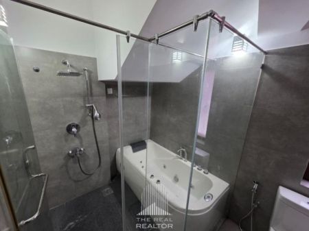 Bathroom - House for Sale in Koswatte, Nawala (HSSH120)