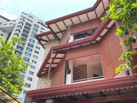 Exterior - 3-Unit House for Sale in Rajagiriya / LKR 200,000,000 (Negotiable) (EM235RN)
