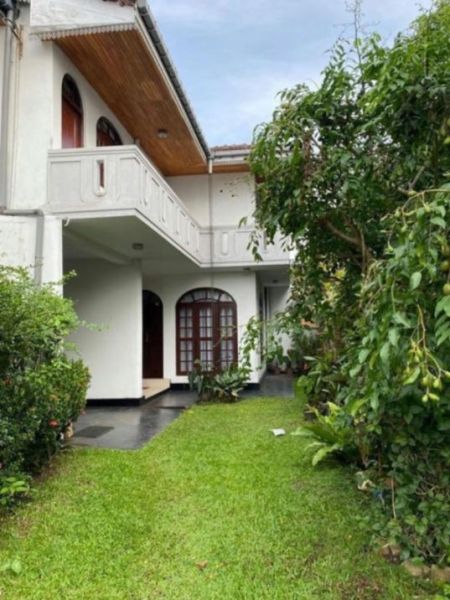 Exterior - House For Sale - Nawala  (05 Bed, 03 Bath, Unfurnished, Price Negotiable)