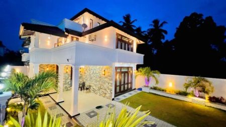 Exterior - Fully Furnished VIP Luxury Modern House For Sale In Negombo 