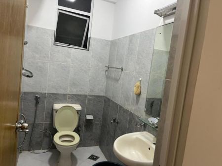 Bathroom - 2 Bedroom Furnished Air-conditioned Apartment for Sale in Wellawatte