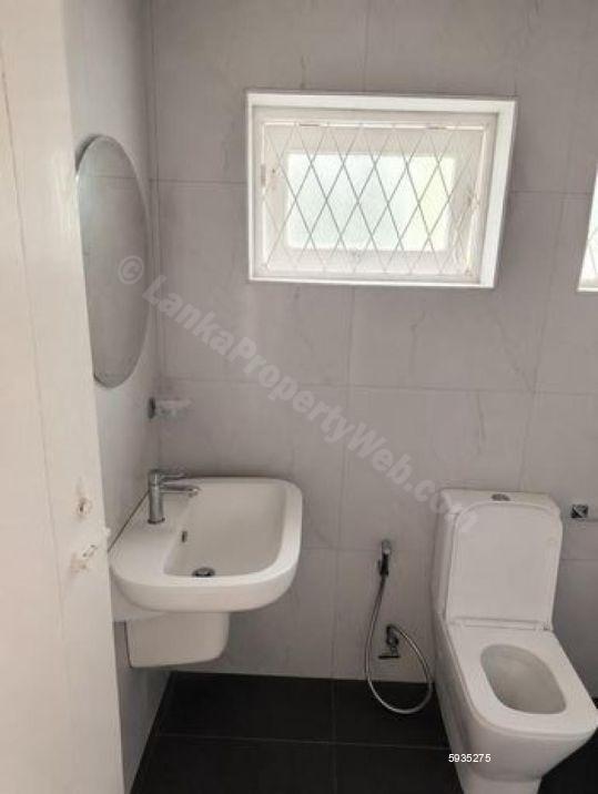 Bathroom - House for rent in Kalubowila