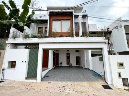 Exterior - House for sale in Battaramulla 