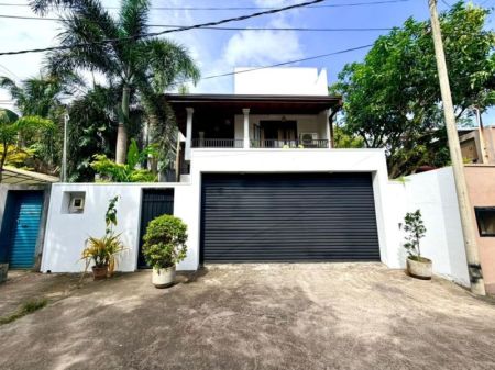 Exterior - House for sale in Thalawathugoda 