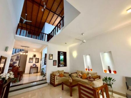 Living Room - House for sale in Thalawathugoda 