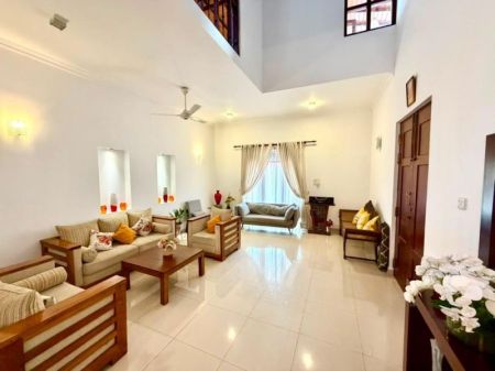 Living Room - House for sale in Thalawathugoda 