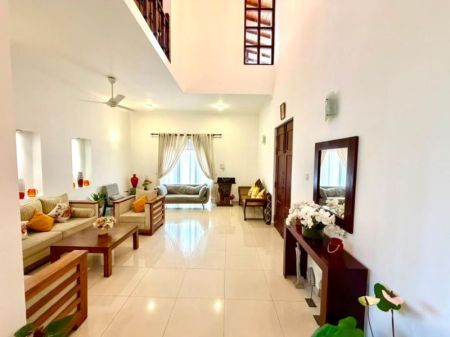 Living Room - House for sale in Thalawathugoda 