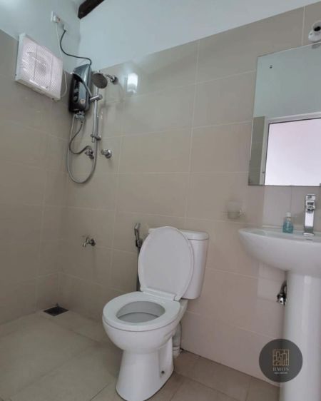 Bathroom - House for rent in Colombo 8 