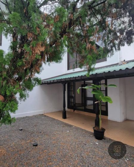 Exterior - House for rent in Colombo 8 