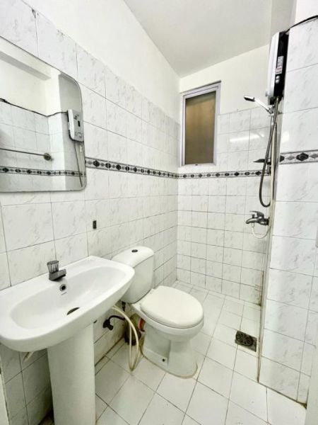 Bathroom - Wellawatta 2-Bedroom Furnished Apartment for Short-Term Stay. (CSH301)