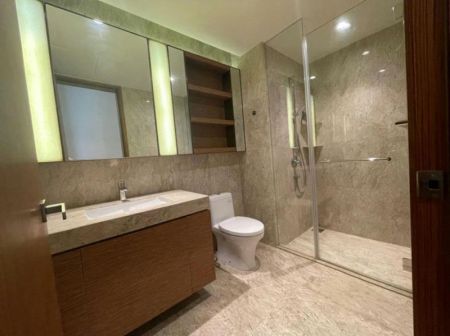Bathroom - Shangri-La - 04 Bedroom Unfurnished Apartment for Sale in Colombo 02 (A4880)