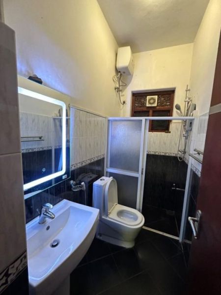 Bathroom - Luxury Fully Furnished House for Rent / Sale – Waidya Road, Dehiwala