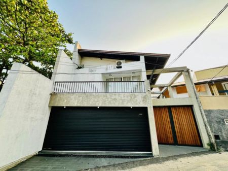 Exterior - Luxurious 4-Bedroom House for Sale Thalawathugoda