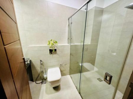 Bathroom - Luxurious 4-Bedroom House for Sale Thalawathugoda