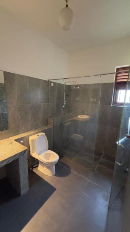Bathroom - Spacious Family Home for Sale – Battaramulla | Koswatta 🏡