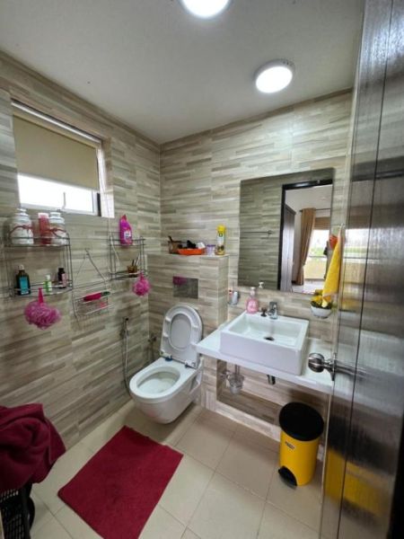 Bathroom - Fully Furnished 3 Bedroom Apartment for rent in Rajagiriya 