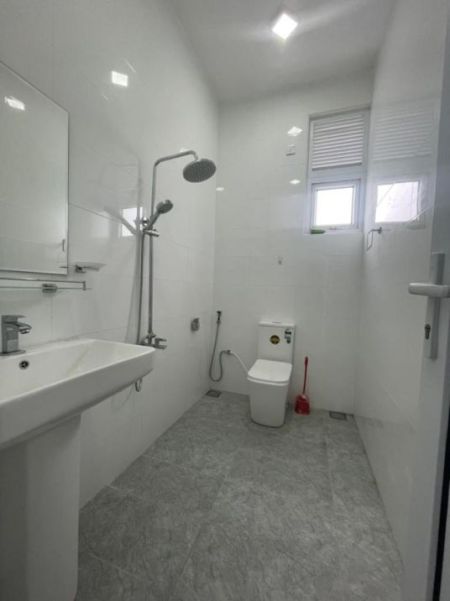 Bathroom - Dehiwala 2-Bedroom Fully Furnished Apartment for Short-Term Stay. (Property Code: CSM301)