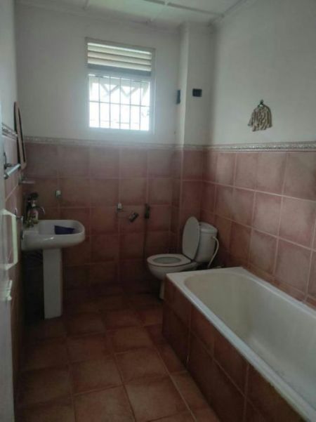 Bathroom - 05 Bedroom Semi Furnished 02 Storied House for Rent in Colombo 03 (A3254)