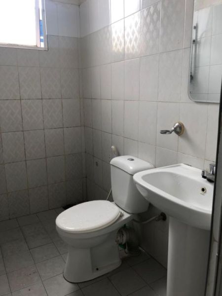 Bathroom - Short-Term Stay Available – 2-Bedroom Fully Furnished Apartment in Wellawatta. (Property Code: CSH302)