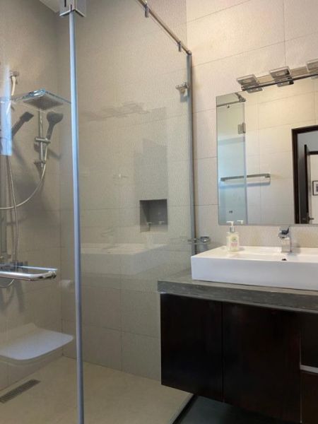 Bathroom - House For Sale in Akuregoda Road, Battaramulla