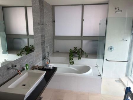 Bathroom - 3 Bedroom Fully Furnished Apartment for Rent - Colombo 3, Emperor Residencies | LKR 700,000 / USD 2,100 Per Month (EM984