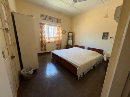Bedroom - 5 Bedroom Land with House for Sale - Moratuwa, Lunawa, Lady De Soysa Drive | LKR 1.2 Million Per Perch (EM985)