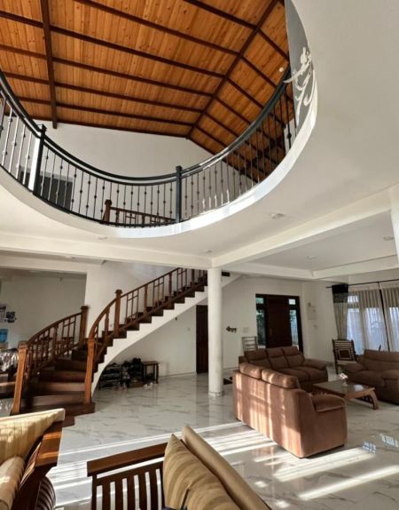 Living Room - UNIQUE MULTI-LEVEL HOUSE FOR SALE – AMPITIYA ROAD, KANDY (LKR 120 Million)
