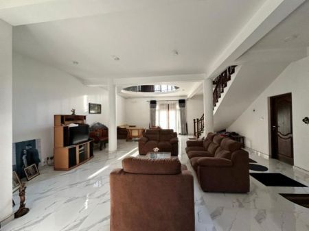 Living Room - UNIQUE MULTI-LEVEL HOUSE FOR SALE – AMPITIYA ROAD, KANDY (LKR 120 Million)