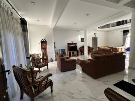 Living Room - UNIQUE MULTI-LEVEL HOUSE FOR SALE – AMPITIYA ROAD, KANDY (LKR 120 Million)
