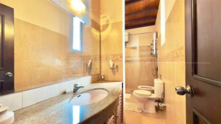 Bathroom - House for sale in Kohuwala 
