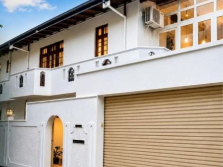 Exterior - 4br House for sale in Mount Lavinia 