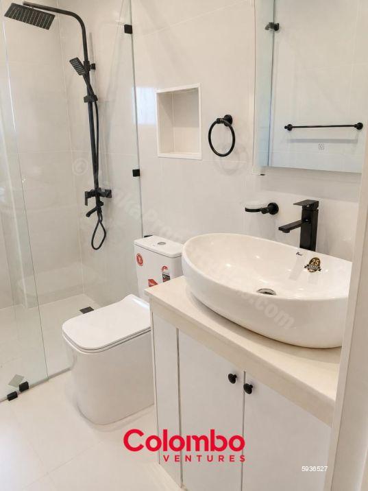 Bathroom - Apartment for rent in Colombo 4
