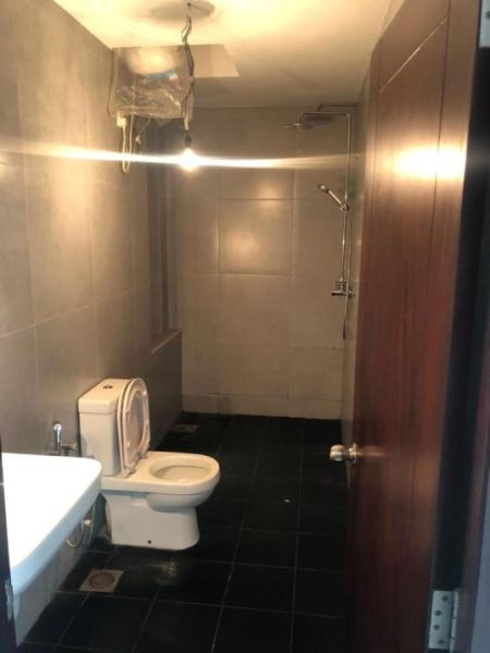 Bathroom - Fully Furnished Apartment for rent in Colombo 3 