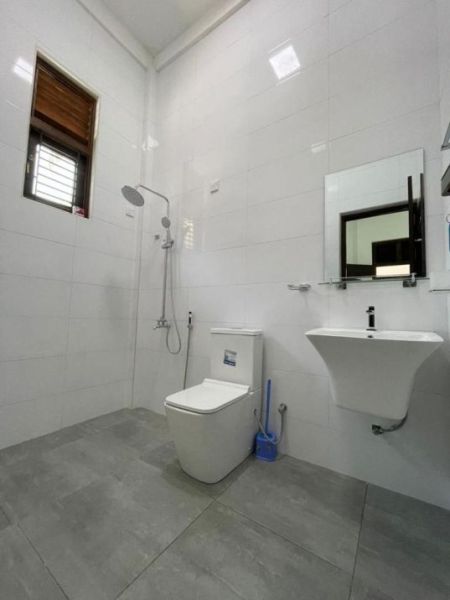 Bathroom - Dehiwala 2-Bedroom Furnished Apartment for Short-Term Stay. (Property Code: CSMG0F)