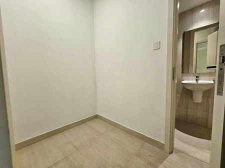 Bathroom - CCC - 03 Bedroom Semi Furnished Apartment for Sale in Colombo 02 (A5201)